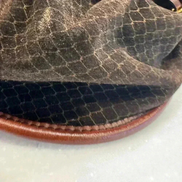 Fortuna brown croc embossed suede & leather small crossbody bag. - Picture 7 of 16